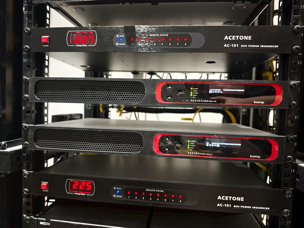 第4题_吴坤霖_20250818_机柜2_3.jpg 第4题_吴坤霖_20250818_机柜2_3.jpg